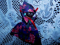 6.5" BLACK HARD PLASTIC GOOGLY EYE ISLAND DOLL, PURPLE PRINT OUTFIT